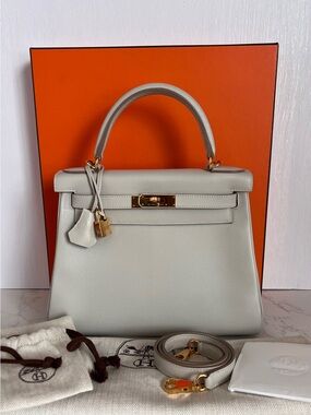 Hermes Kelly 28 Retourne Gris Perle Togo Leather with Gold Hardware.  Y Stamp.